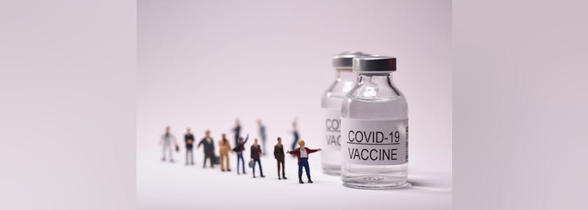 vaccin vaccination covid-19 coronavirus epidémie pandémie medecine medicament pharmaceutique file attente population
