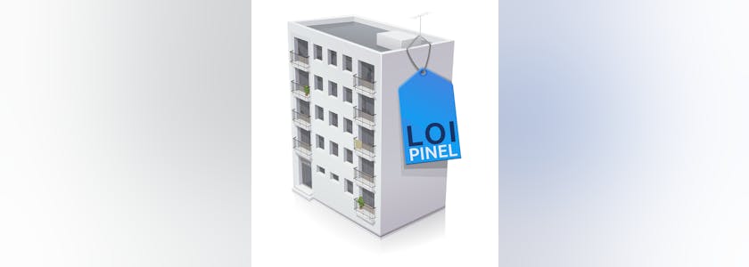 Immeuble et son étiquette loi Pinel (reflet)