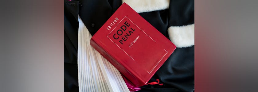 Justice, Code Pénal, Code Civil, droit Français – livre rouge
