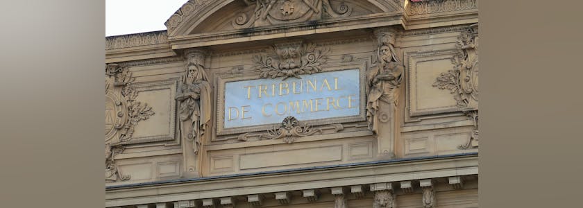 Fronton du tribunal de commerce de Paris, sur l’île de la Cité (France)